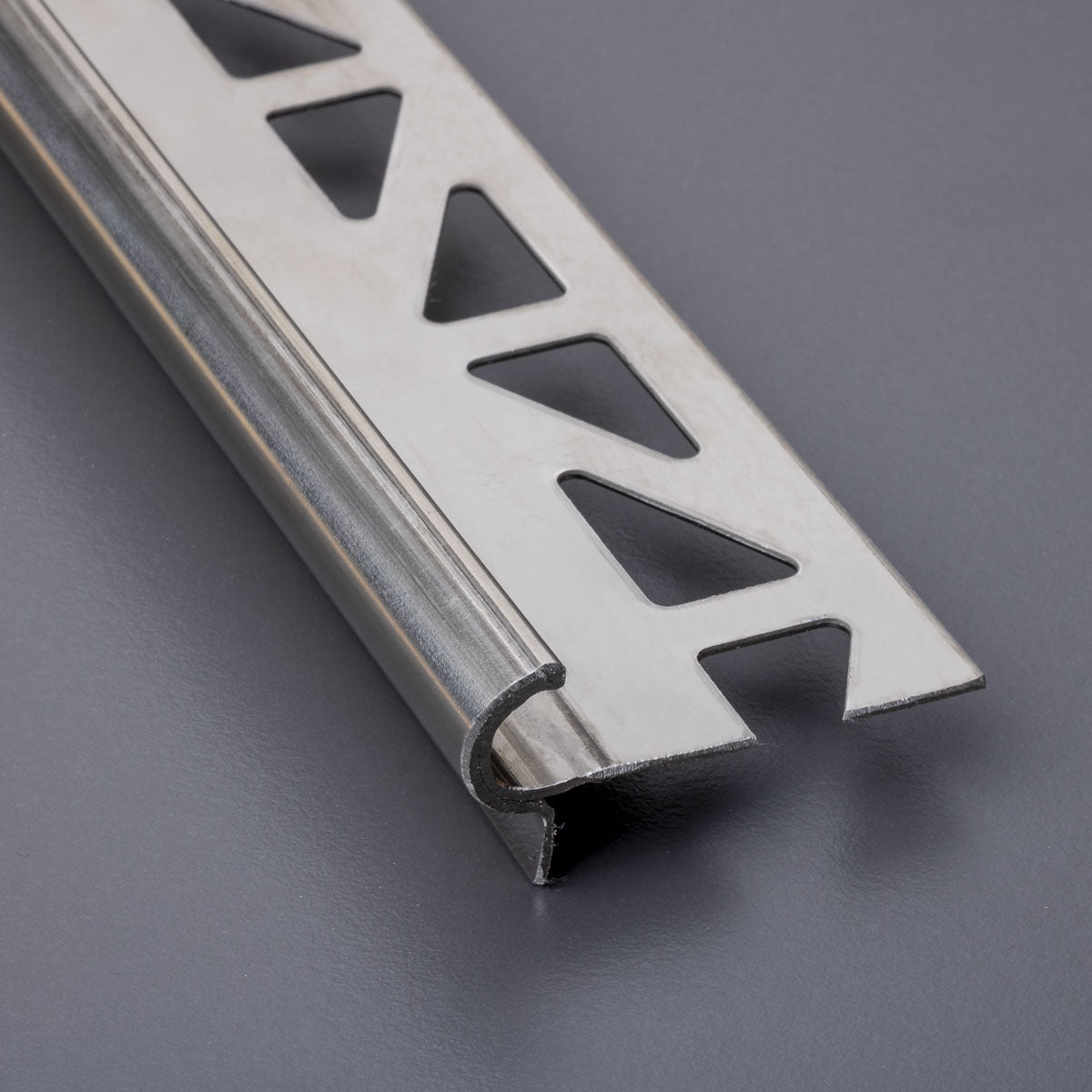 Florentiner Stufenprofil aus Edelstahl