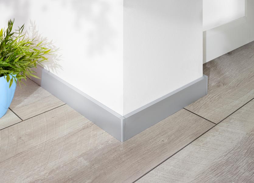 Ambientebild Sockelleiste Square silber matt