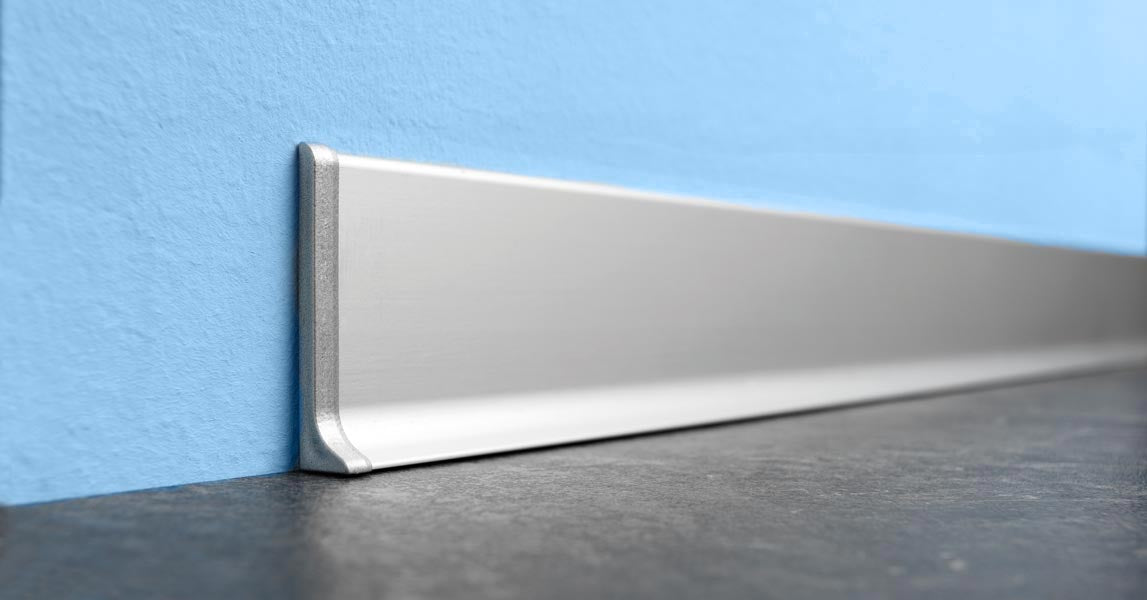 Ambientebild Sockelleiste Aluminium silber matt
