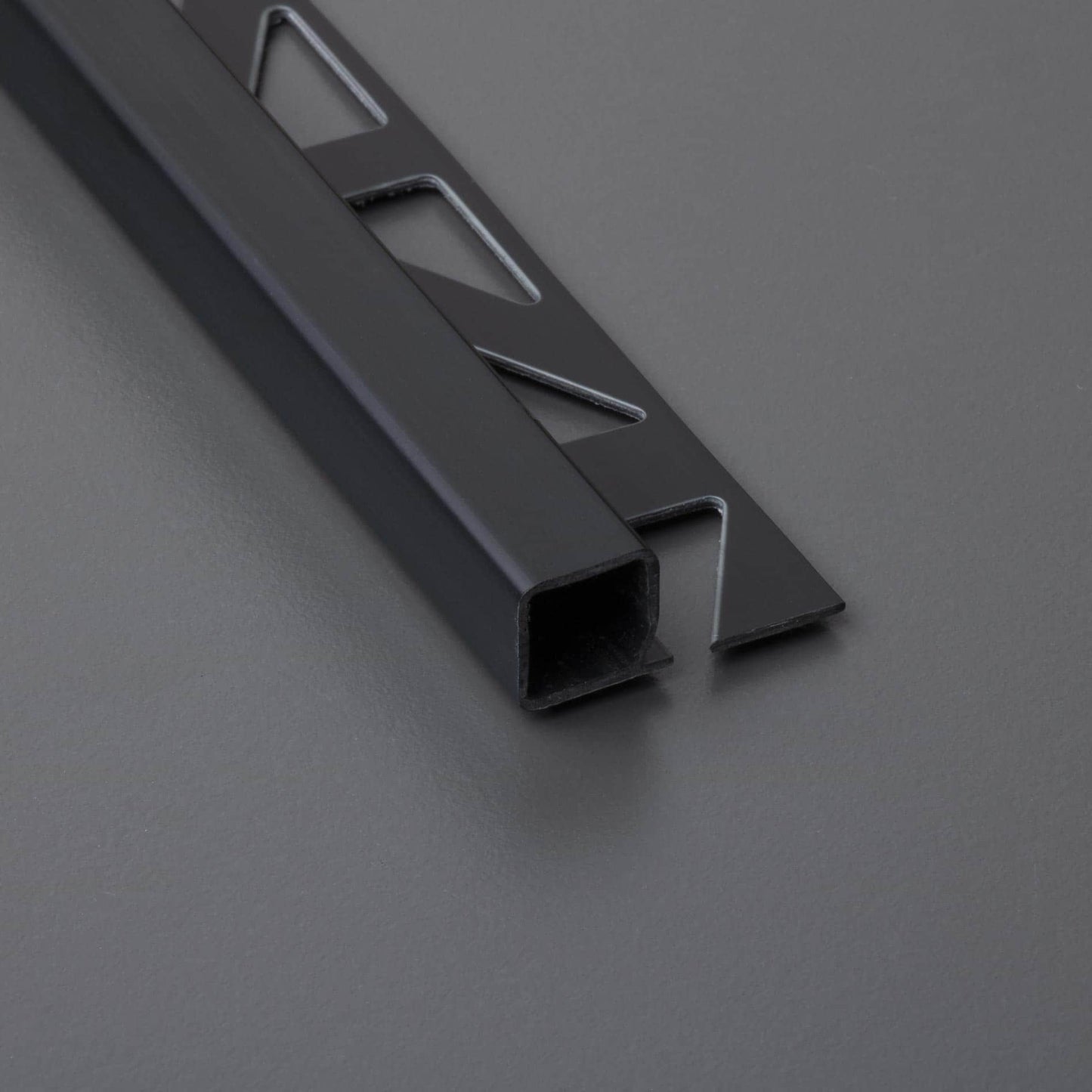 Quadratprofil PVC schwarz von vorne